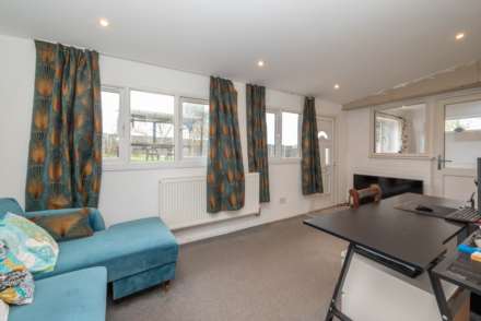 Manor Close, Canterbury, Image 8