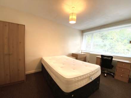 Kemsing Gardens, Canterbury, Image 4