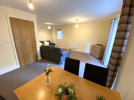 4 Bedroom Town House, Flagstaff Court, Canterbury