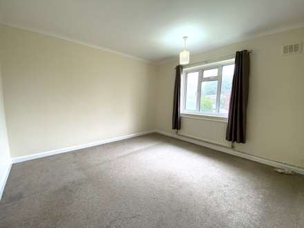 Firtree Close, Rough Common, Image 6