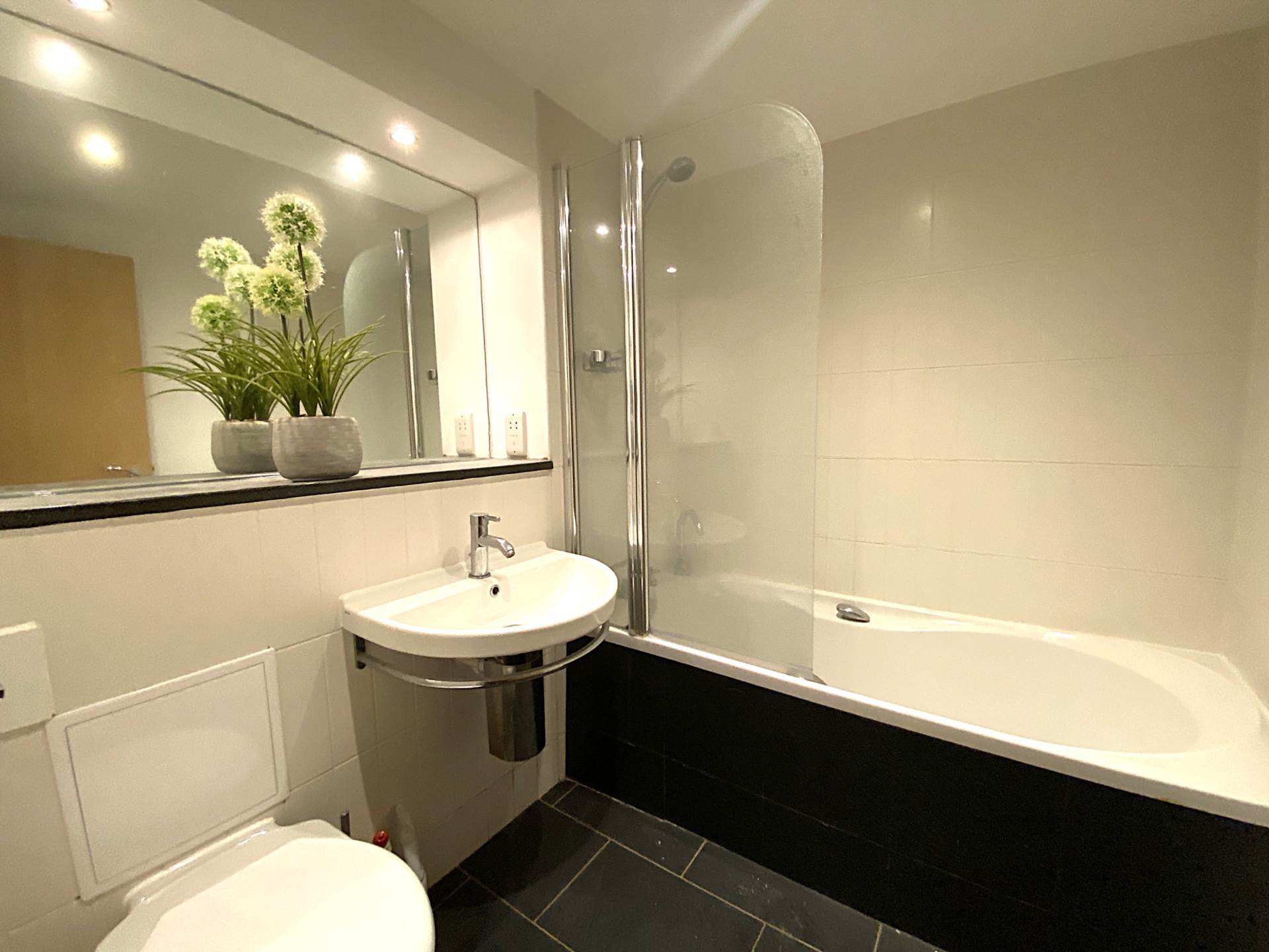 The Pines, Canterbury, Image 12