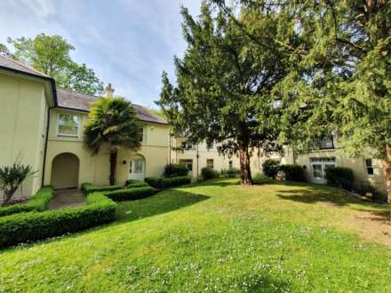 The Pines, Canterbury, Image 15