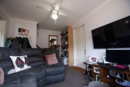 ONE BEDROOM HOUSE - Caversham Avenue, Image 2