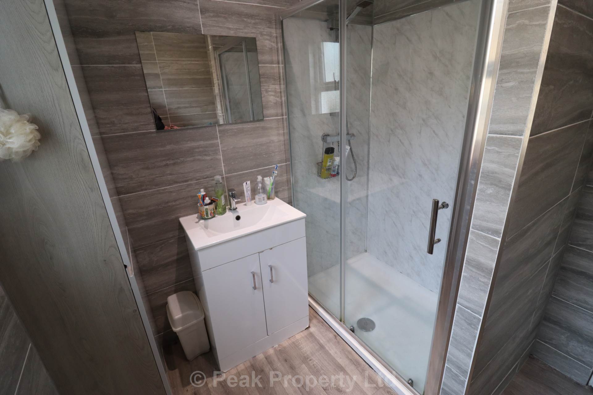 ROOM 2  -  West Road, Westcliff On Sea, Image 10