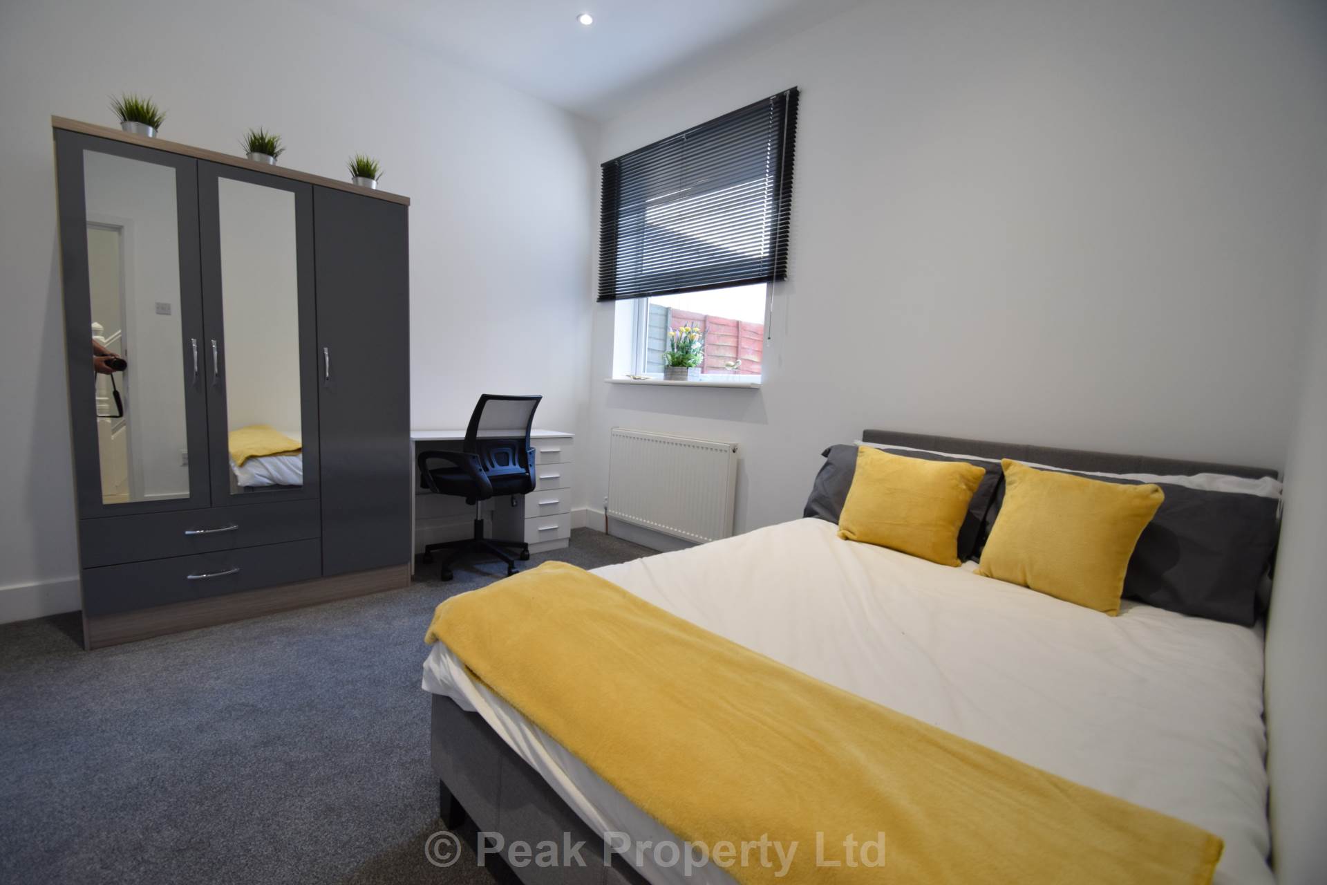 ROOM 2  -  West Road, Westcliff On Sea, Image 2