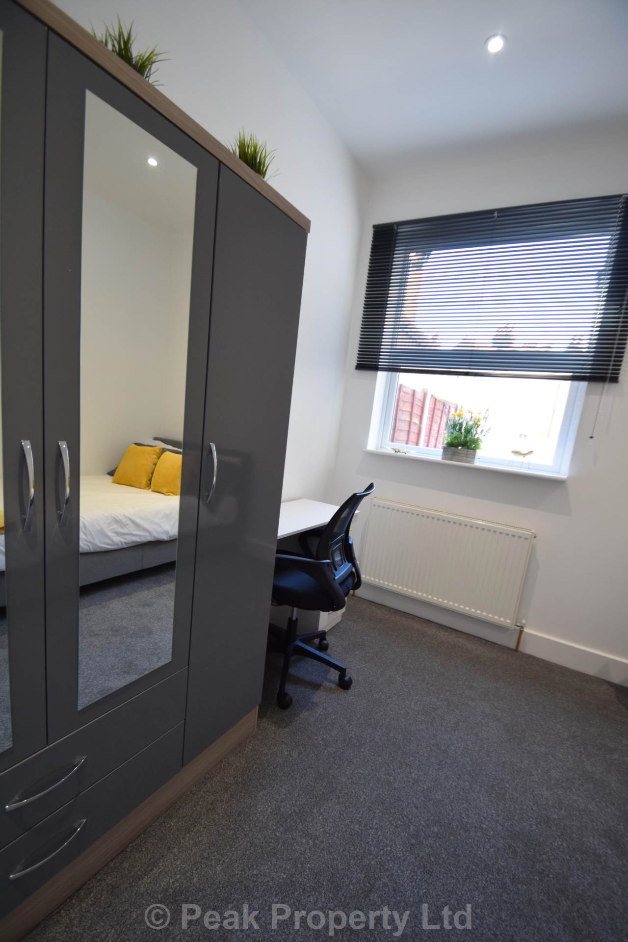 ROOM 2  -  West Road, Westcliff On Sea, Image 3