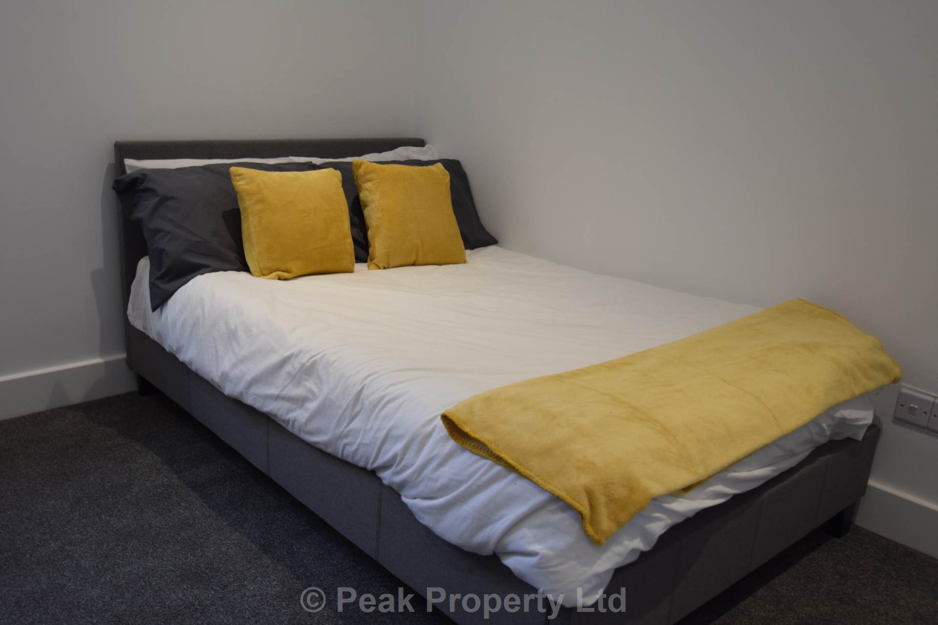 ROOM 2  -  West Road, Westcliff On Sea, Image 4