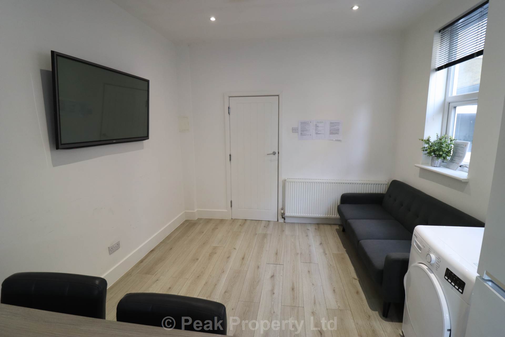 ROOM 2  -  West Road, Westcliff On Sea, Image 7