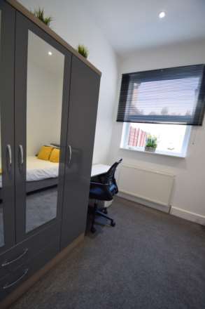 ROOM 2  -  West Road, Westcliff On Sea, Image 3