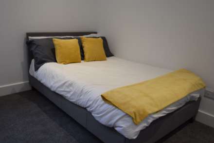 ROOM 2  -  West Road, Westcliff On Sea, Image 4