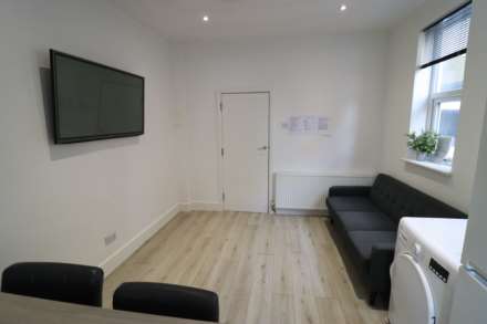 ROOM 2  -  West Road, Westcliff On Sea, Image 7