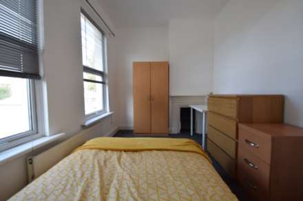 😀STUDENTS😀 ALL 5 ROOMS AVAILABLE!  STUDENT HOUSE SHARE Room 5 - Salisbury Avenue, Westcliff On Sea, Image 3