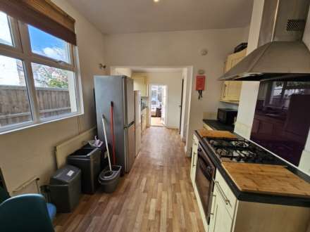 😀STUDENTS😀 ALL 5 ROOMS AVAILABLE!  STUDENT HOUSE SHARE Room 5 - Salisbury Avenue, Westcliff On Sea, Image 5