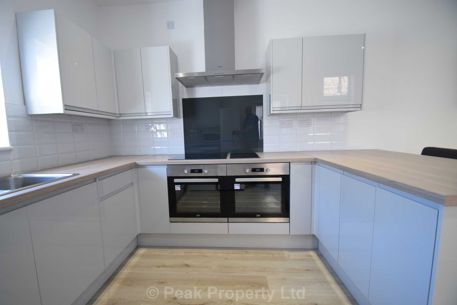 ROOM 3  -  West Road, Westcliff On Sea, Image 7