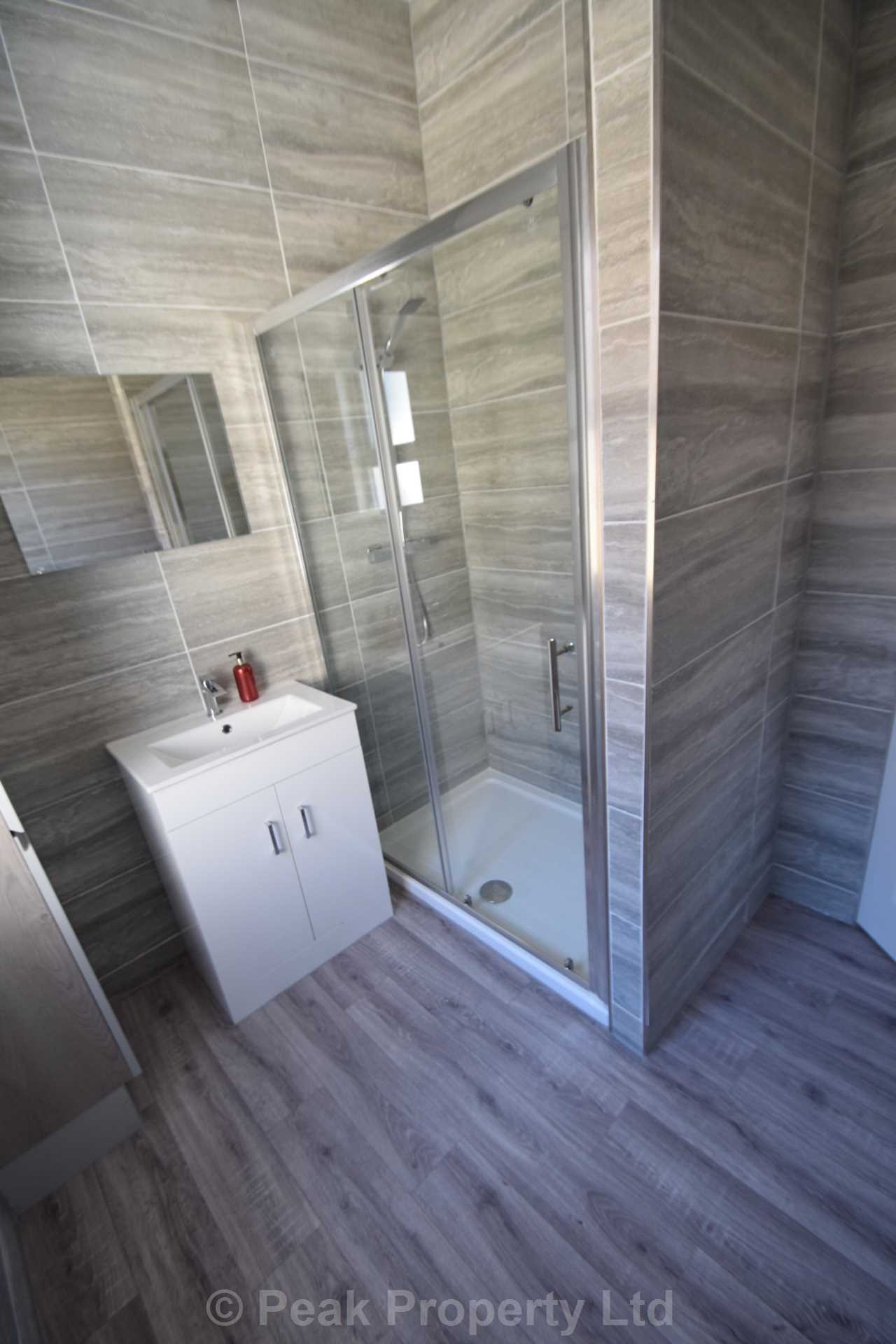 ROOM 3  -  West Road, Westcliff On Sea, Image 8