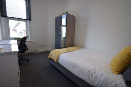 ROOM 3  -  West Road, Westcliff On Sea, Image 1