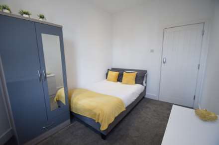 ROOM 3  -  West Road, Westcliff On Sea, Image 2