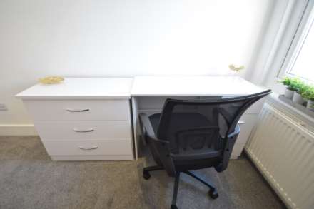 ROOM 3  -  West Road, Westcliff On Sea, Image 3