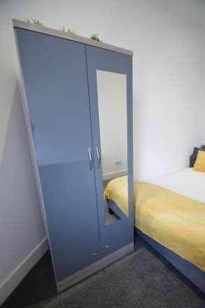 ROOM 3  -  West Road, Westcliff On Sea, Image 4