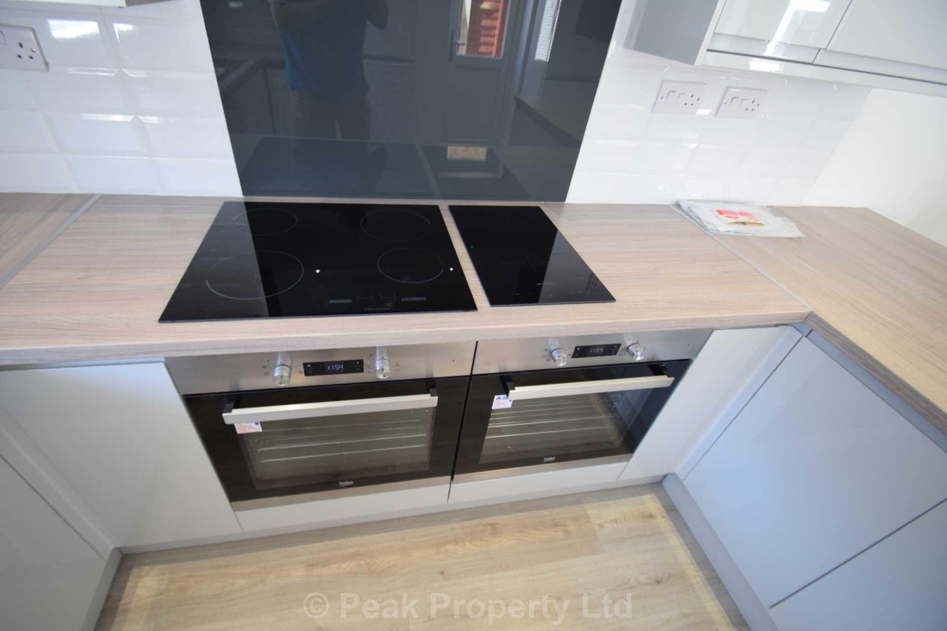 ROOM 6  -  West Road, Westcliff On Sea, Image 12