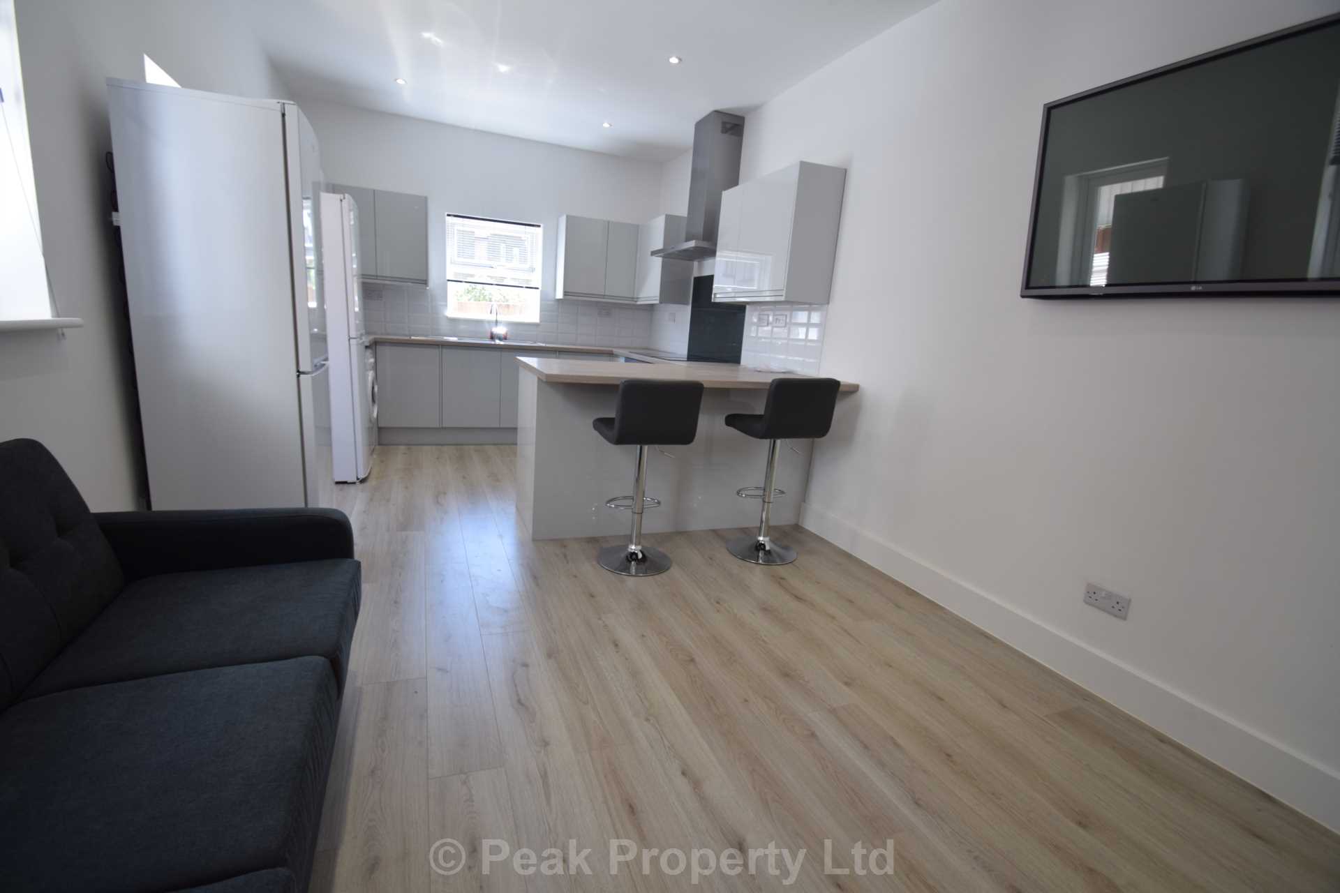 ROOM 6  -  West Road, Westcliff On Sea, Image 14