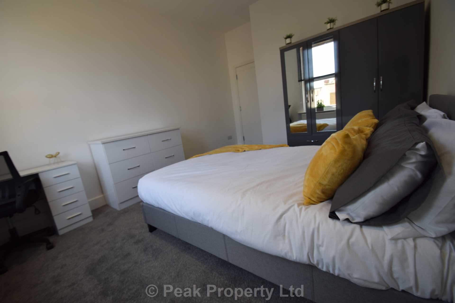 ROOM 6  -  West Road, Westcliff On Sea, Image 2