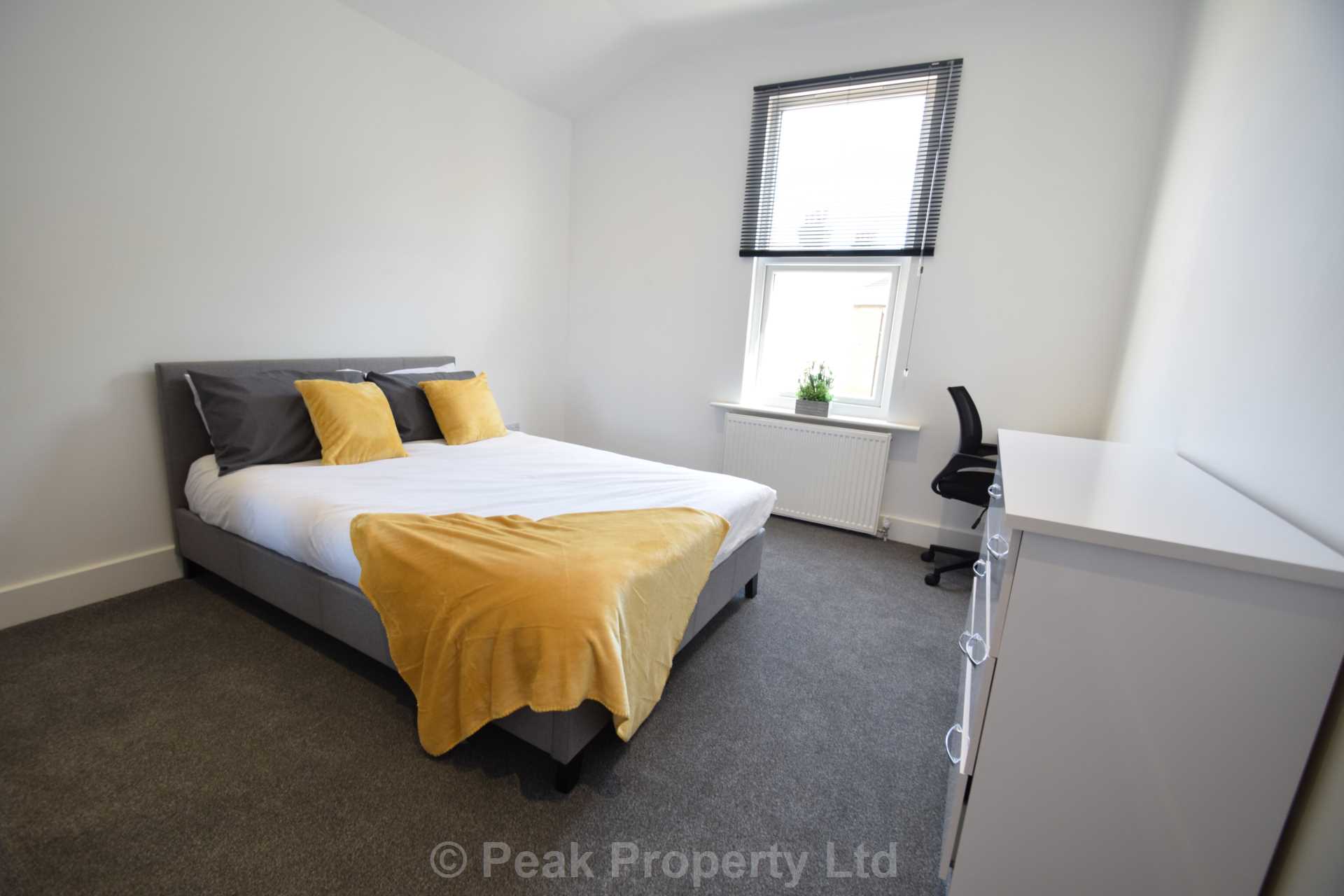 ROOM 6  -  West Road, Westcliff On Sea, Image 3
