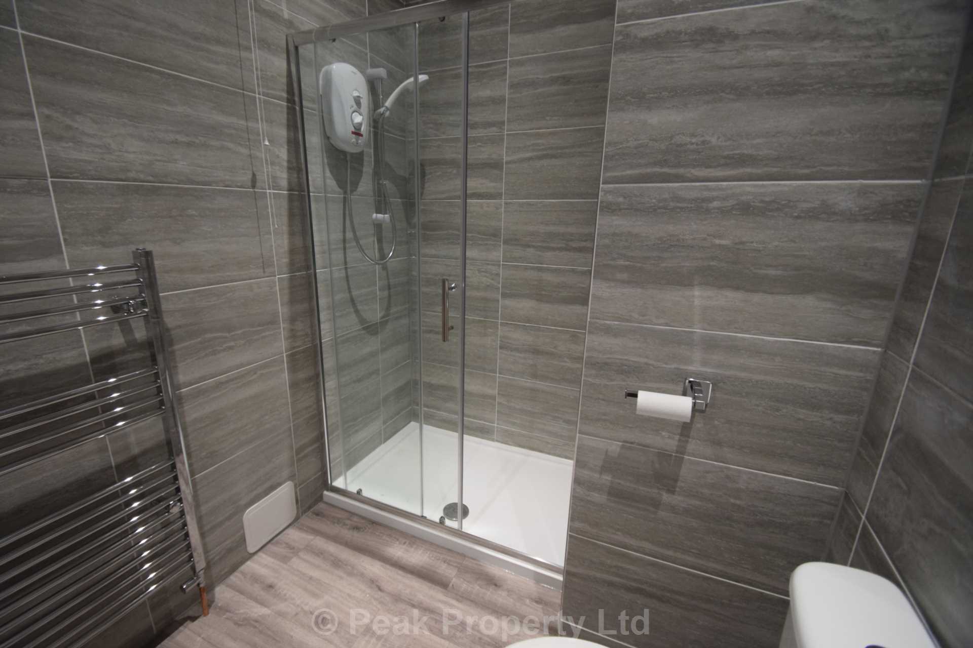 ROOM 6  -  West Road, Westcliff On Sea, Image 6