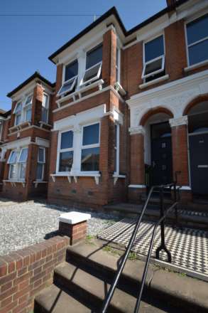 ROOM 6  -  West Road, Westcliff On Sea, Image 17