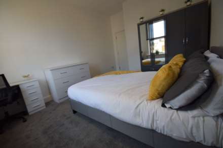 ROOM 6  -  West Road, Westcliff On Sea, Image 2