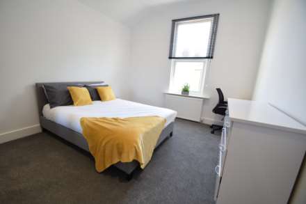 ROOM 6  -  West Road, Westcliff On Sea, Image 3