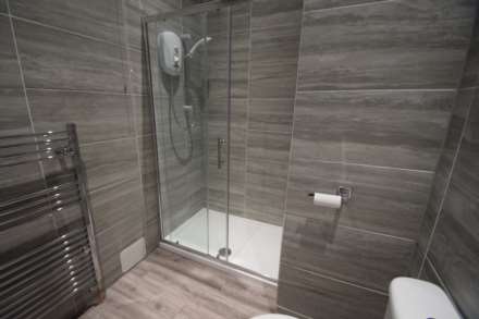 ROOM 6  -  West Road, Westcliff On Sea, Image 6