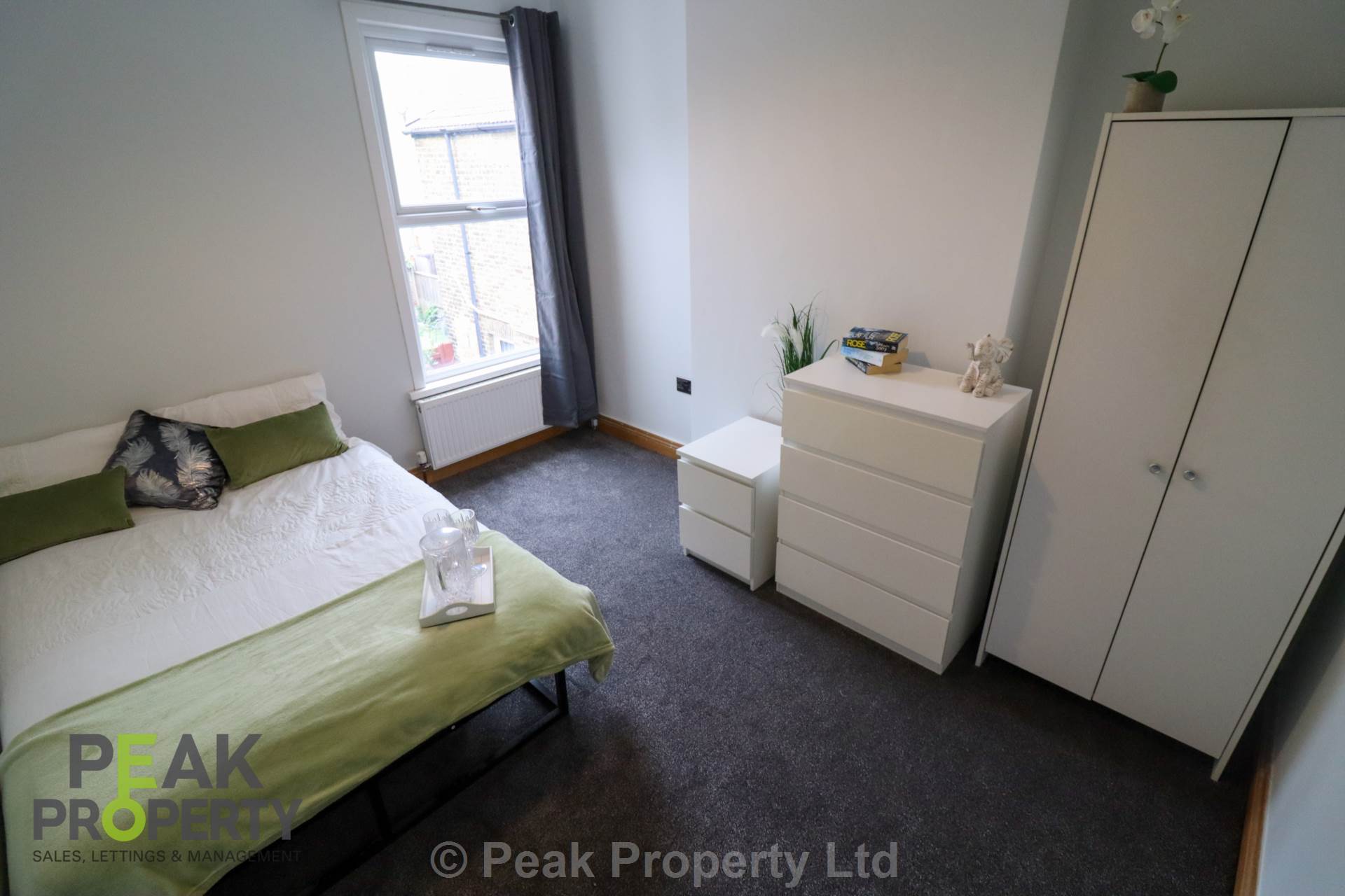 Room 4, Napier Avenue, Southend On Sea, Image 1