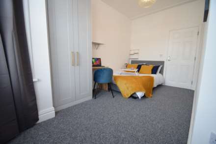Room 5 Westborough Road, Westcliff On Sea