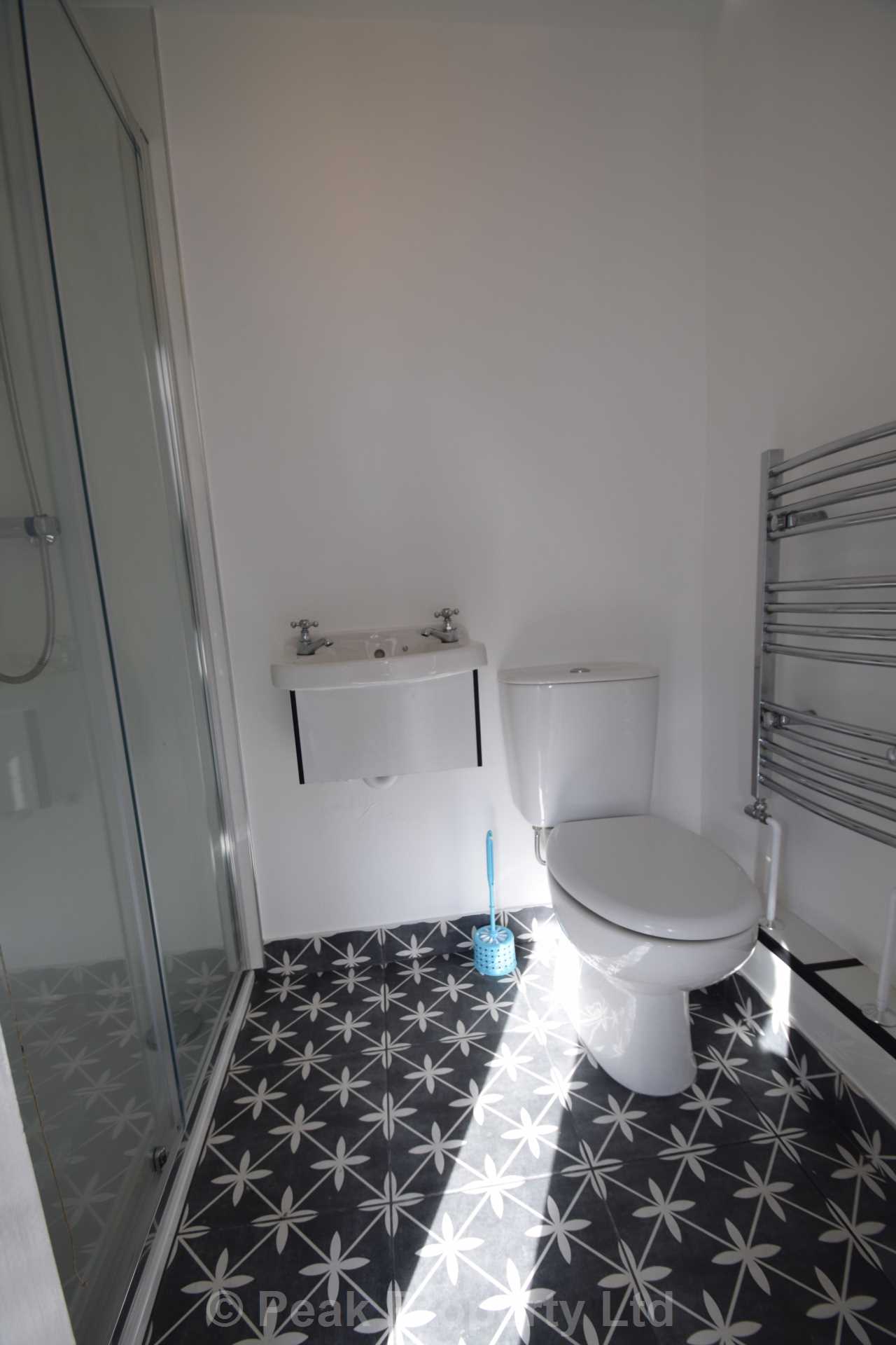 ROOM 1 - Excellent Location - LARGE DOUBLE ROON IN A HOUSE SHARE  - Close to Hospital -  Westborough Road, Image 5