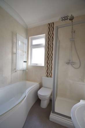 ROOM 1 - Excellent Location - LARGE DOUBLE ROON IN A HOUSE SHARE  - Close to Hospital -  Westborough Road, Image 6