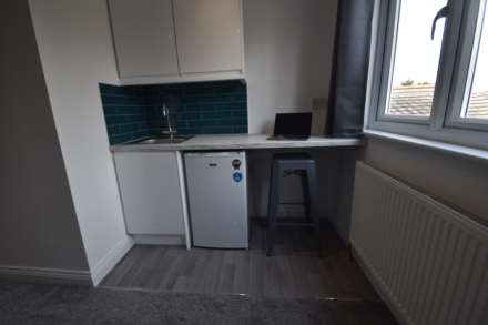 Room 6 - Harcourt Avenue, Southend On Sea, Image 2