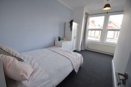 Room 5 - Only £300 damage deposit - Excellent Location - Brand New House Share - Close to Hospital -  Westborough Road