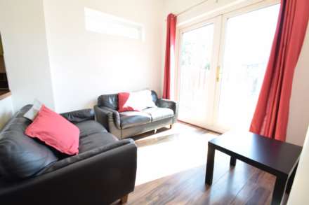 👩🏻‍🎓👨🏻‍🎓STUDENTS👩🏻‍🎓👨🏻‍� ALL 6 ROOMS AVAILABLE!  STUDENT HOUSE SHARE - ROOM 3 - EN SUITE ROOM- Wimborne Road, Image 6