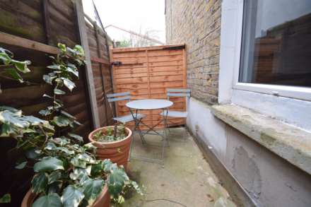 VERY LARGE ROOM IN A HOUSE SHARE - SOUTHCHURCH VILLAGE - Windermere Road, Room2, Image 3