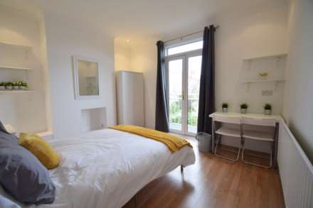 LARGE FIRST ROOM IN A HOUSE SHARE - SOUTHCHURCH VILLAGE - Windermere Road, Room3