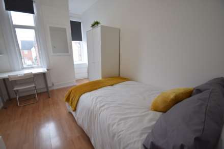 VIRTUAL TOUR AVAILABLE - VERY LARGE ROOM IN A HOUSE SHARE - SOUTHCHURCH VILLAGE - Windermere Road, Room 6