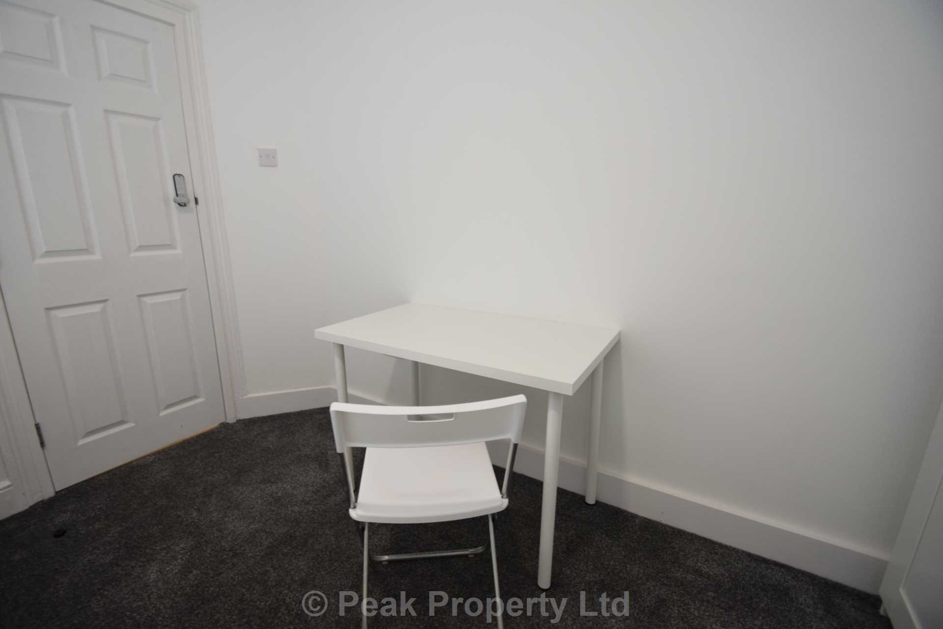 All rooms available in this 5 bedroom student house share - Room 1 - Napier Ave, Southend On Sea, Image 4
