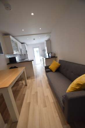 All rooms available in this 5 bedroom student house share - Room 2 - Napier Ave, Southend On Sea, Image 4