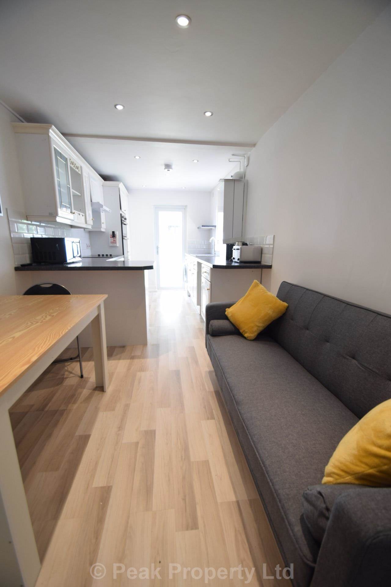 ALL ROOMS AVAILABLE IN THIS 5 BEDROOM PROPERTY FOR STUDENTS - Room 3 - Napier Ave, Southend On Sea, Image 4