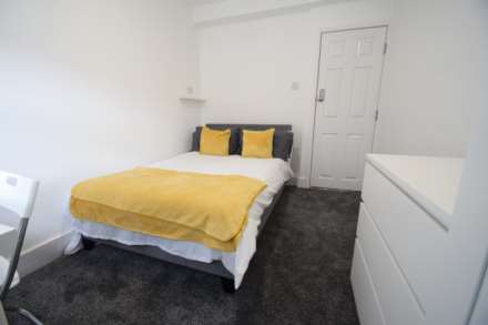 ALL ROOMS AVAILABLE IN THIS 5 BEDROOM PROPERTY FOR STUDENTS - Room 3 - Napier Ave, Southend On Sea, Image 1