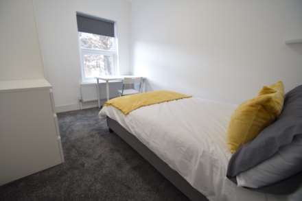 ALL ROOMS AVAILABLE IN THIS 5 BEDROOM PROPERTY FOR STUDENTS - Room 3 - Napier Ave, Southend On Sea, Image 2