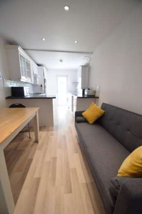 STUDENTS - Room 5, Napier Ave, Southend On Sea, Image 3