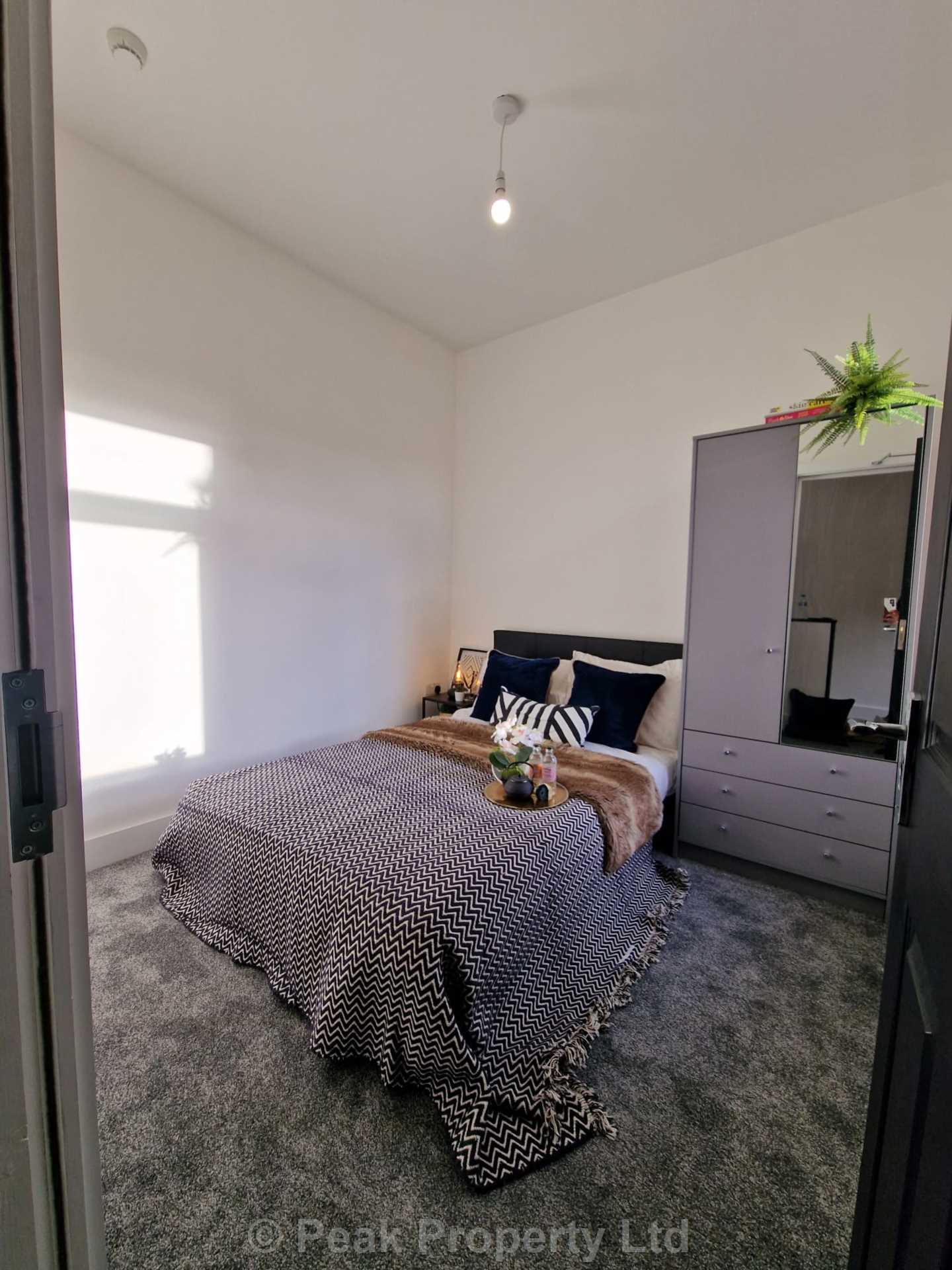 Room 4, Colchester Road, Southend On Sea, Image 1