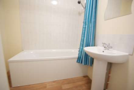 Room 2, Gordon Road, Southend On Sea, Image 4